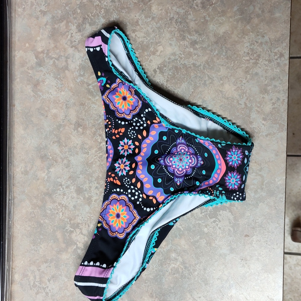 New with Tags Cupshe bikini bottom size Small